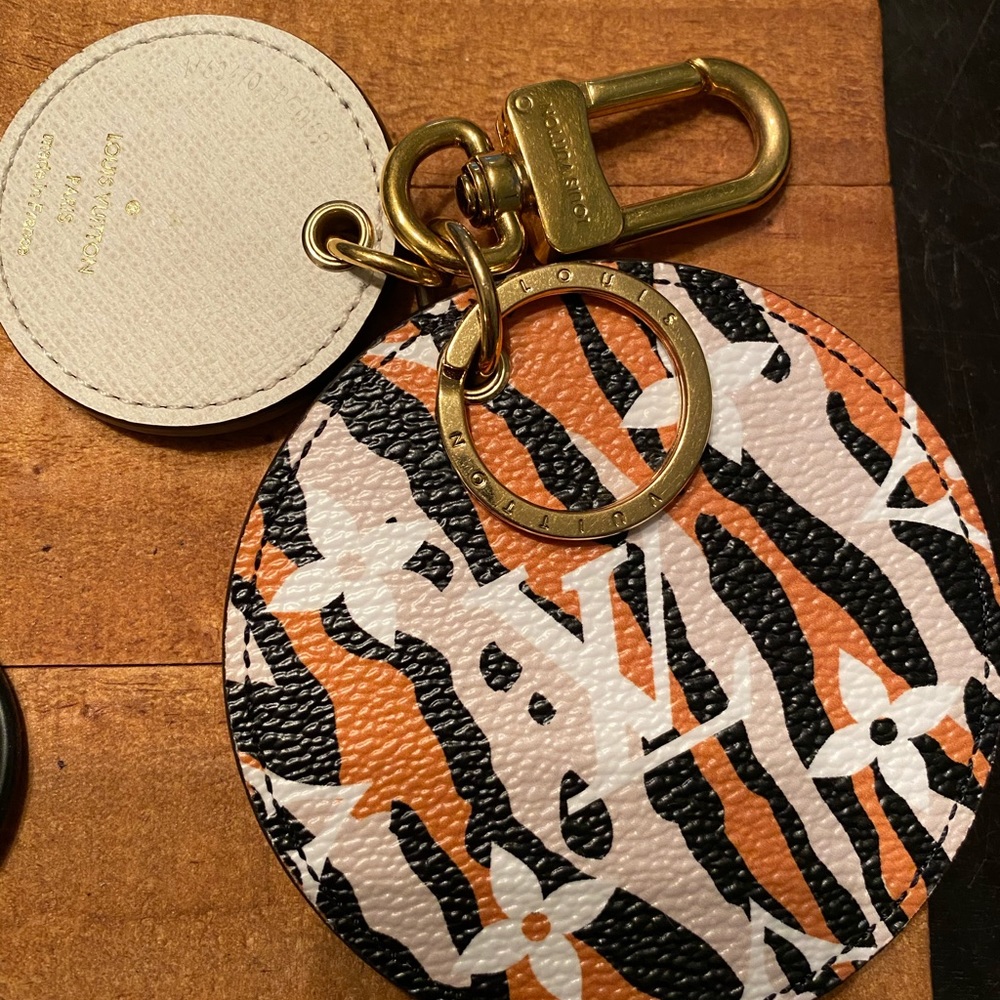 LV key/bag tag - Picture 4 of 7